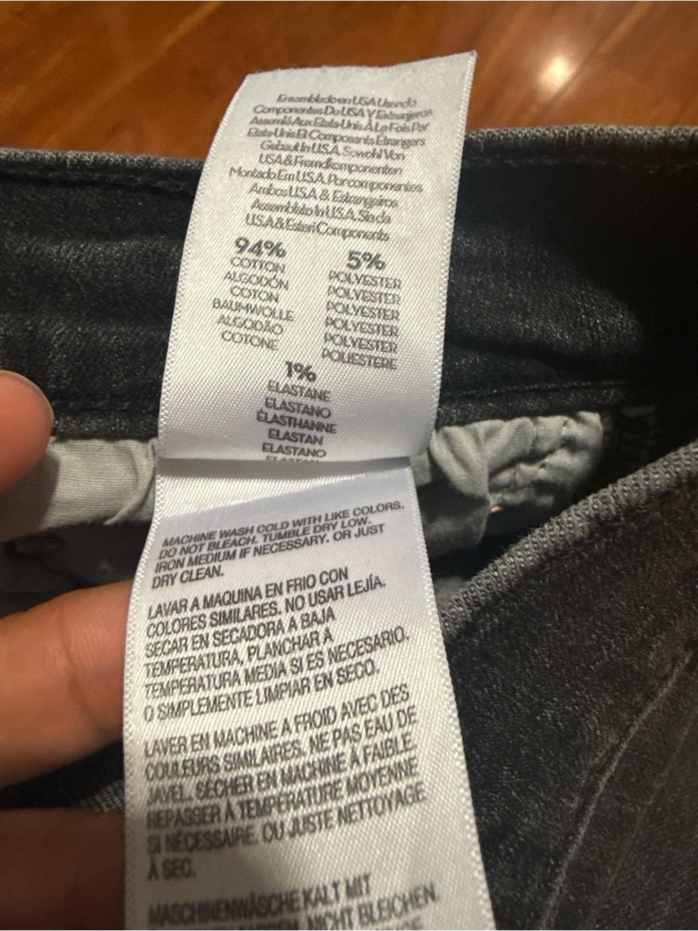 MOTHER women’s Jeans Relaxed Black Faded Wash - Picture 9 of 9